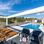 Villa Luka *