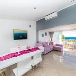 Luka Villa *